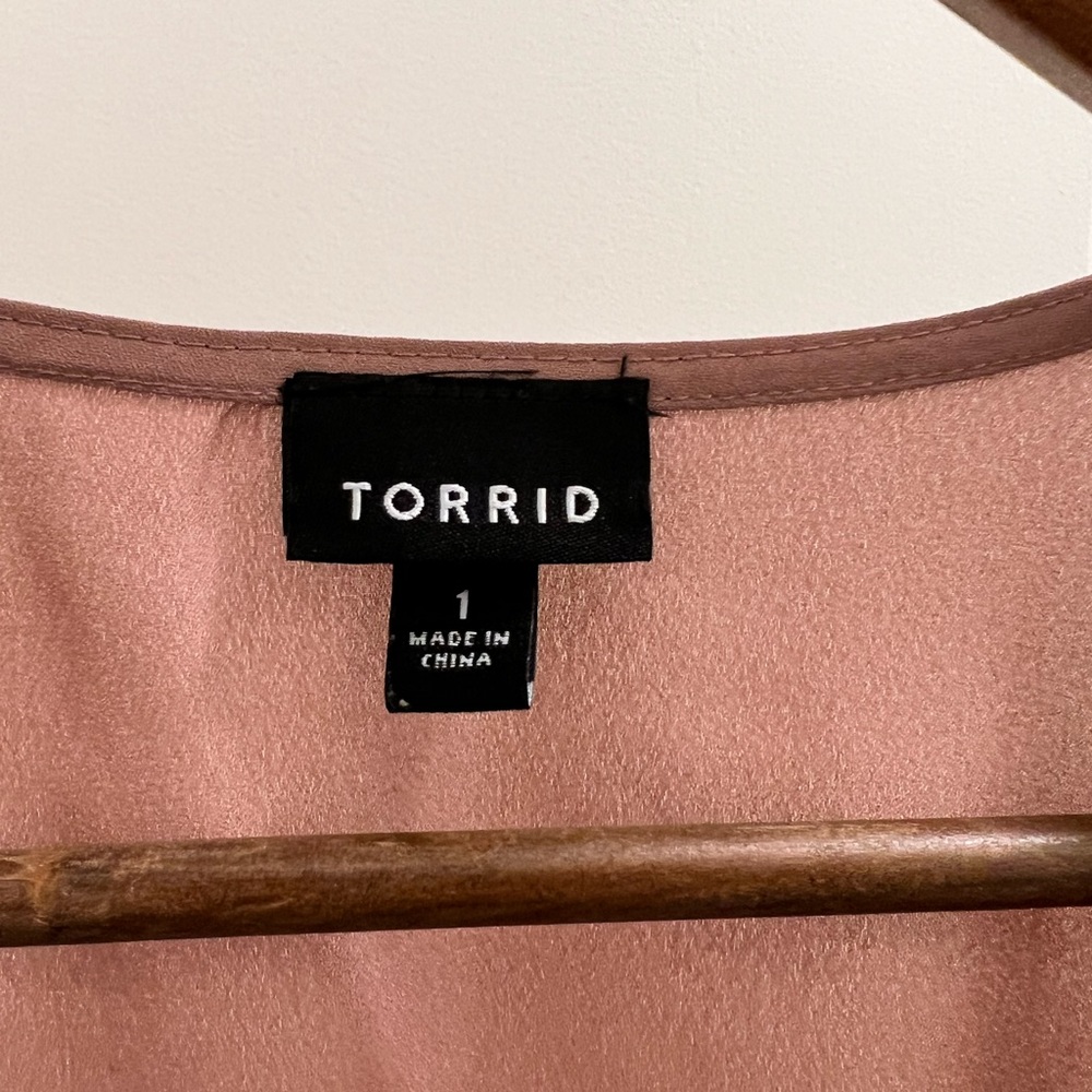 Torrid Georgette Flutter Sleeve Button Down Blouse - Picture 9 of 10